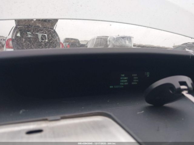 Toyota Prius Four Image 5