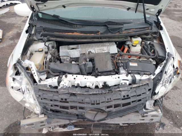 Toyota Prius Four Image 13