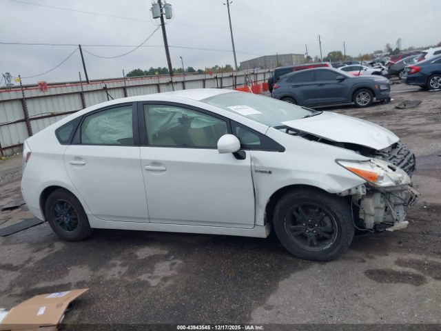 Toyota Prius Four Image 14