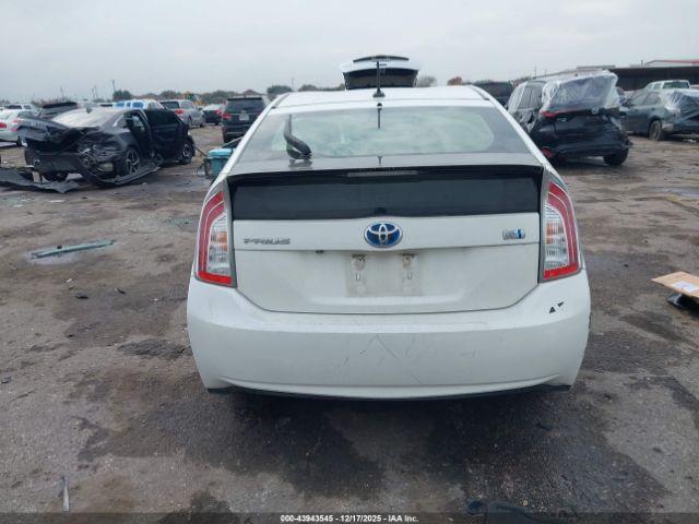 Toyota Prius Four Image 11