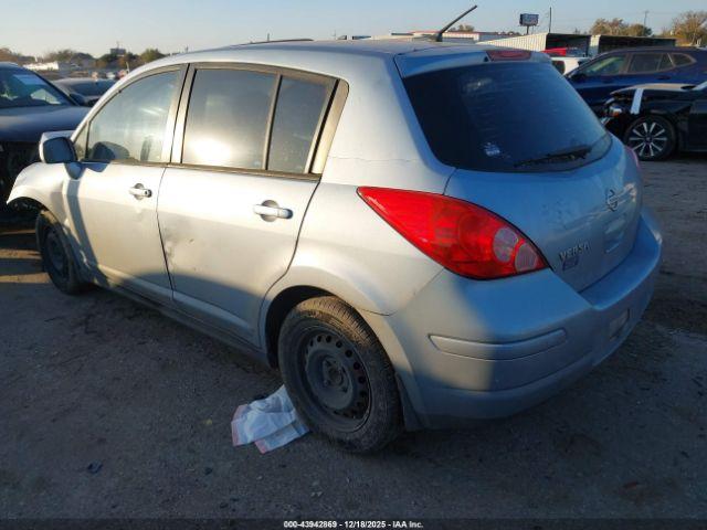 Nissan Versa 1.8s Image 12