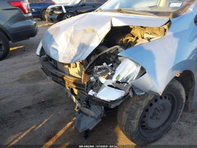 Nissan Versa 1.8s Image 3