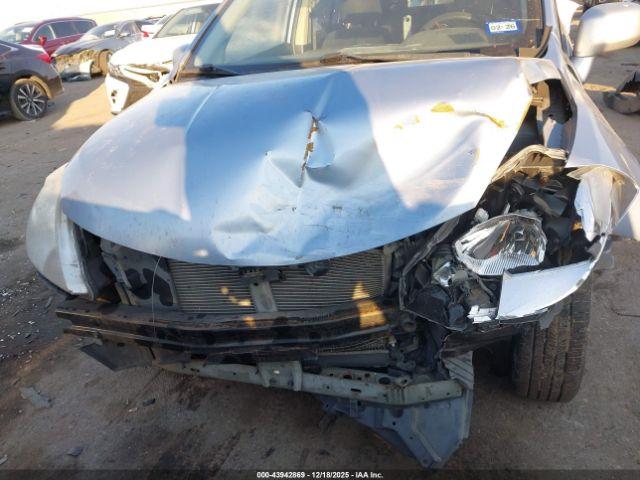 Nissan Versa 1.8s Image 10