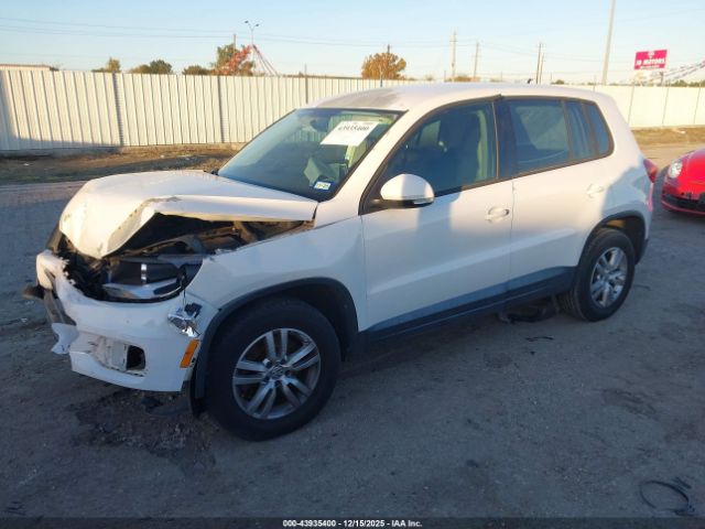 Volkswagen Tiguan S Image 3