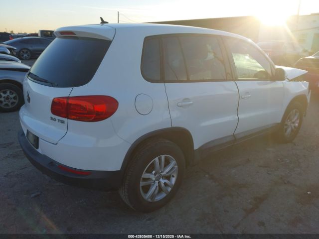 Volkswagen Tiguan S Image 2