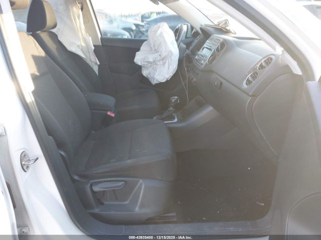 Volkswagen Tiguan S Image 5