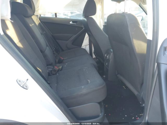 Volkswagen Tiguan S Image 8