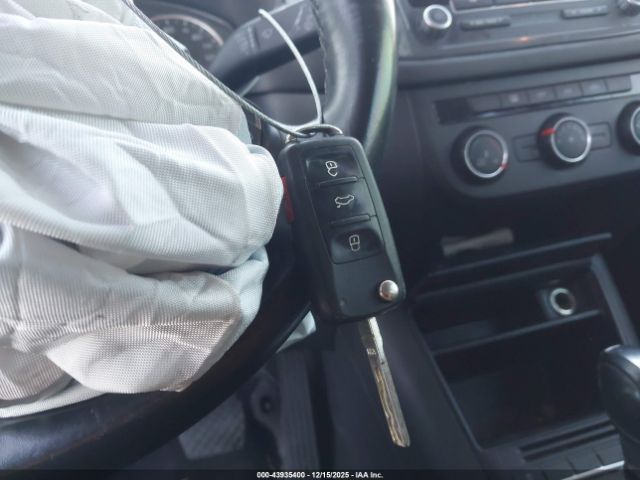 Volkswagen Tiguan S Image 11