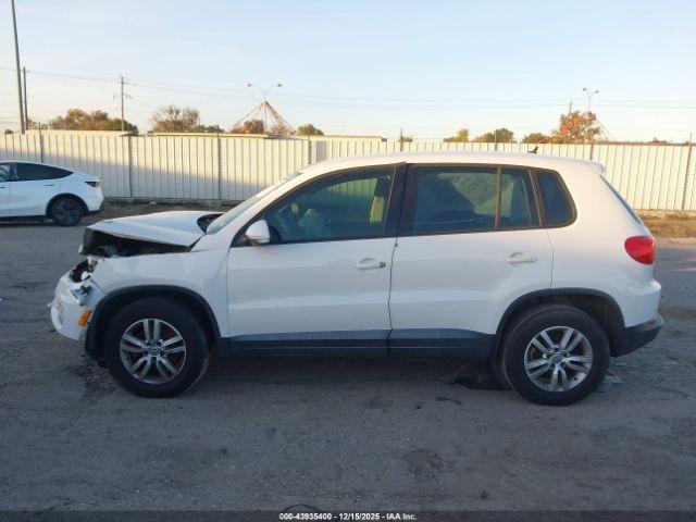 Volkswagen Tiguan S Image 15