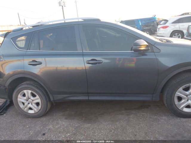 Toyota RAV4 Le Image 10