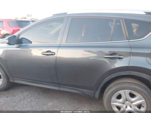 Toyota RAV4 Le Image 15