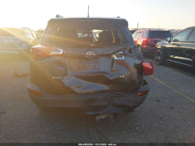 Toyota RAV4 Le Image 14