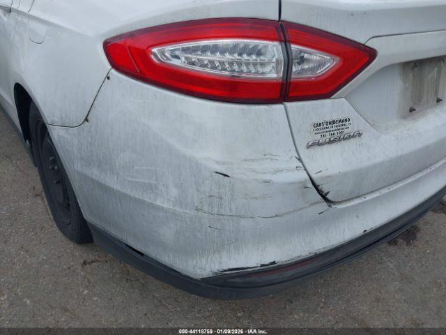 Ford Fusion S Image 4