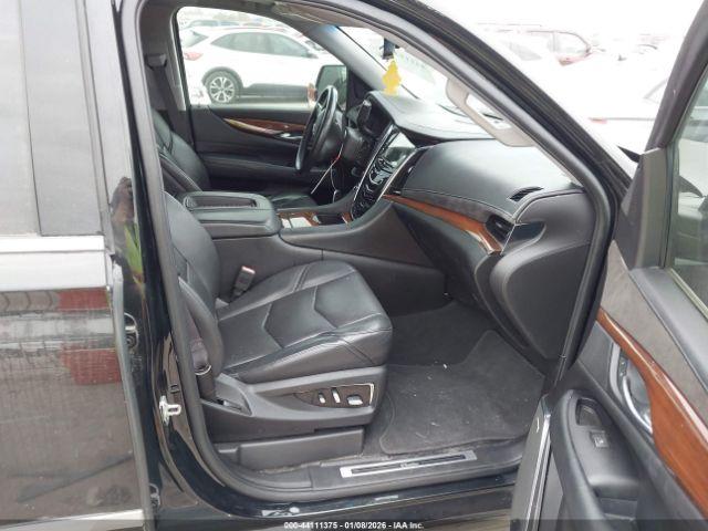 Cadillac Escalade Luxury Image 2