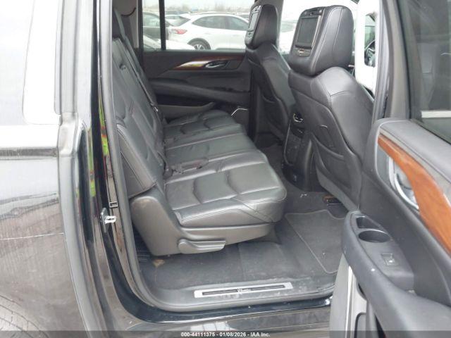 Cadillac Escalade Luxury Image 4