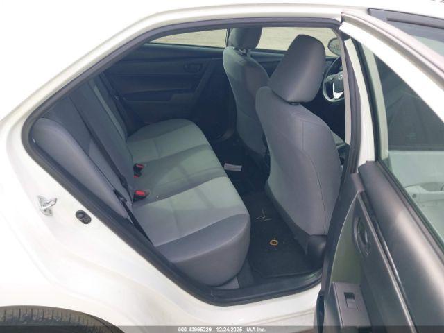 Toyota Corolla L Image 8