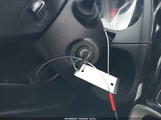 Toyota Corolla L Image 2