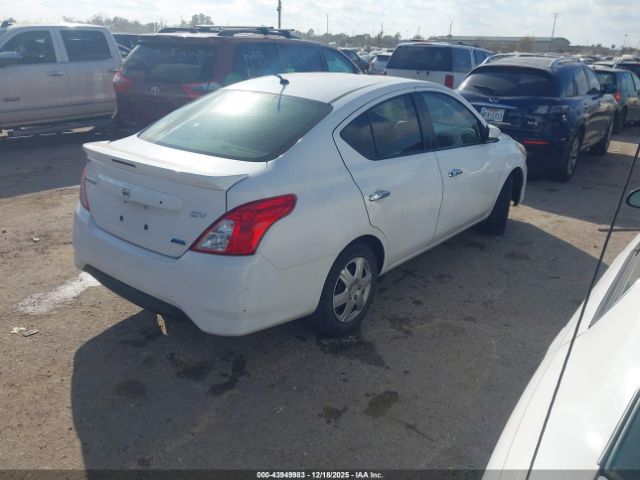 Nissan Versa Image 7