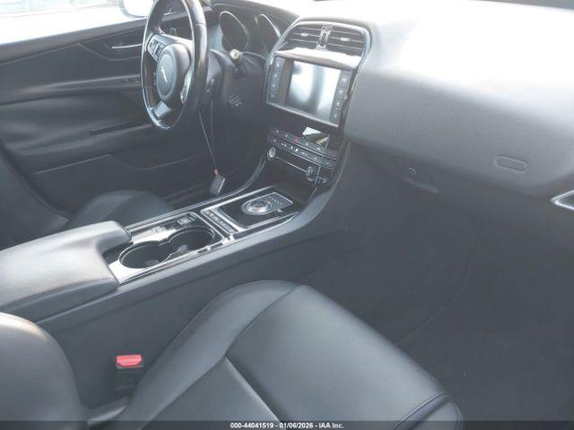Jaguar XE 25t Image 3