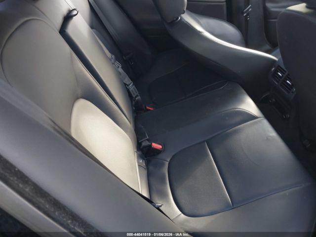 Jaguar XE 25t Image 7