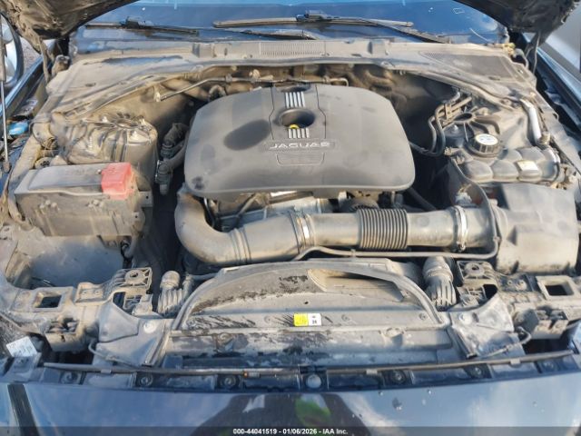 Jaguar XE 25t Image 8