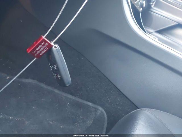 Jaguar XE 25t Image 2