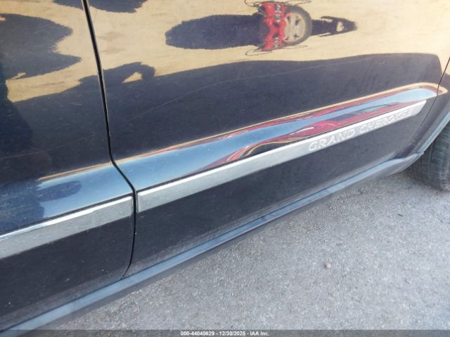 Jeep Grand Cherokee Overland Image 2